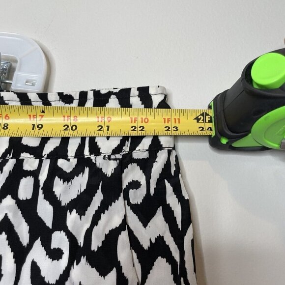 NWT Torrid Black White Ikat Print Silky Challis Short Elastic Waist Size 4x - Picture 7 of 9